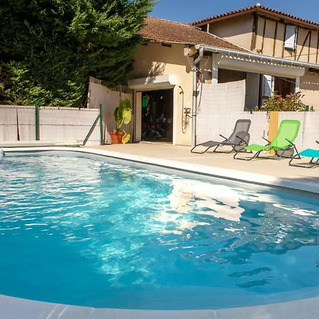 Charmante En Pleine Campagne De Avec Piscine Privée * Courrensan